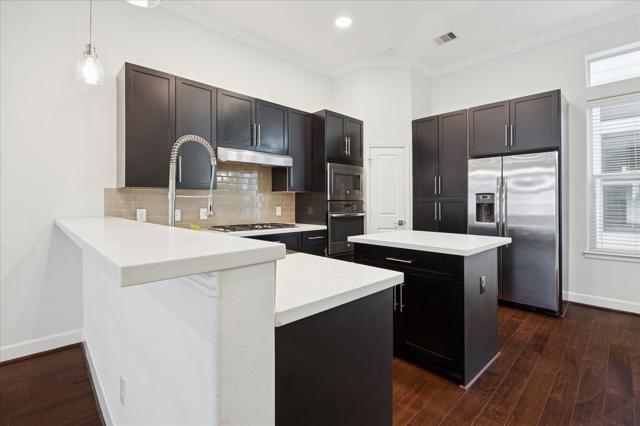 405 North Nagle Street, Unit B Houston, TX 77003 - Photo 5 of 24 a kitchen with stainless steel appliances a sink stove and refrigerator