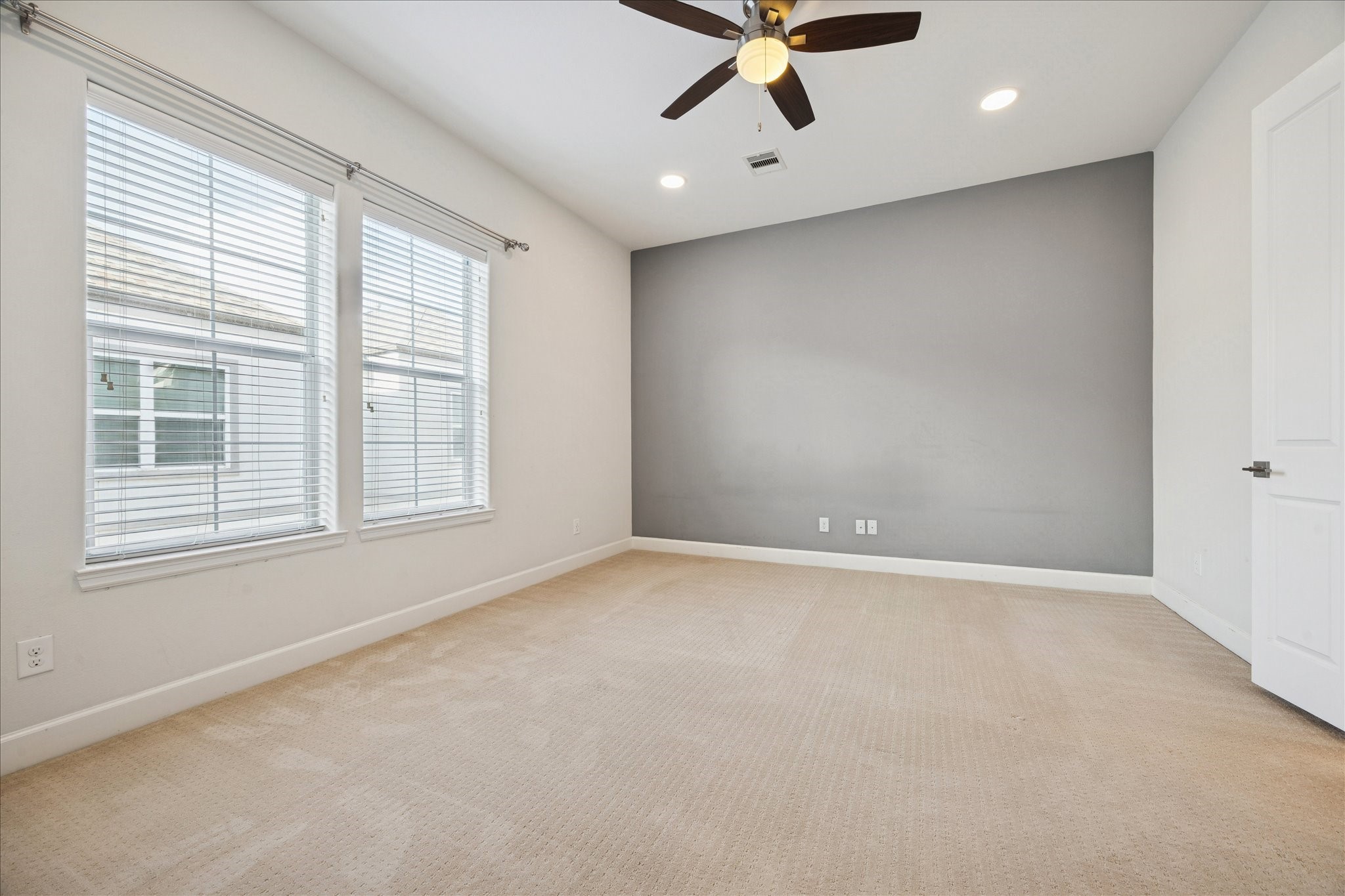 405 North Nagle Street, Unit B Houston, TX 77003 - Photo 10 of 24 an empty room with a window and a fan