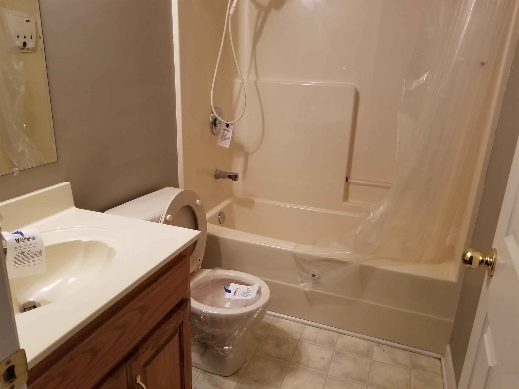 1474 Maple Grove Road Lafayette, TN 37083 - Photo 13 of 15 Upstairs bath