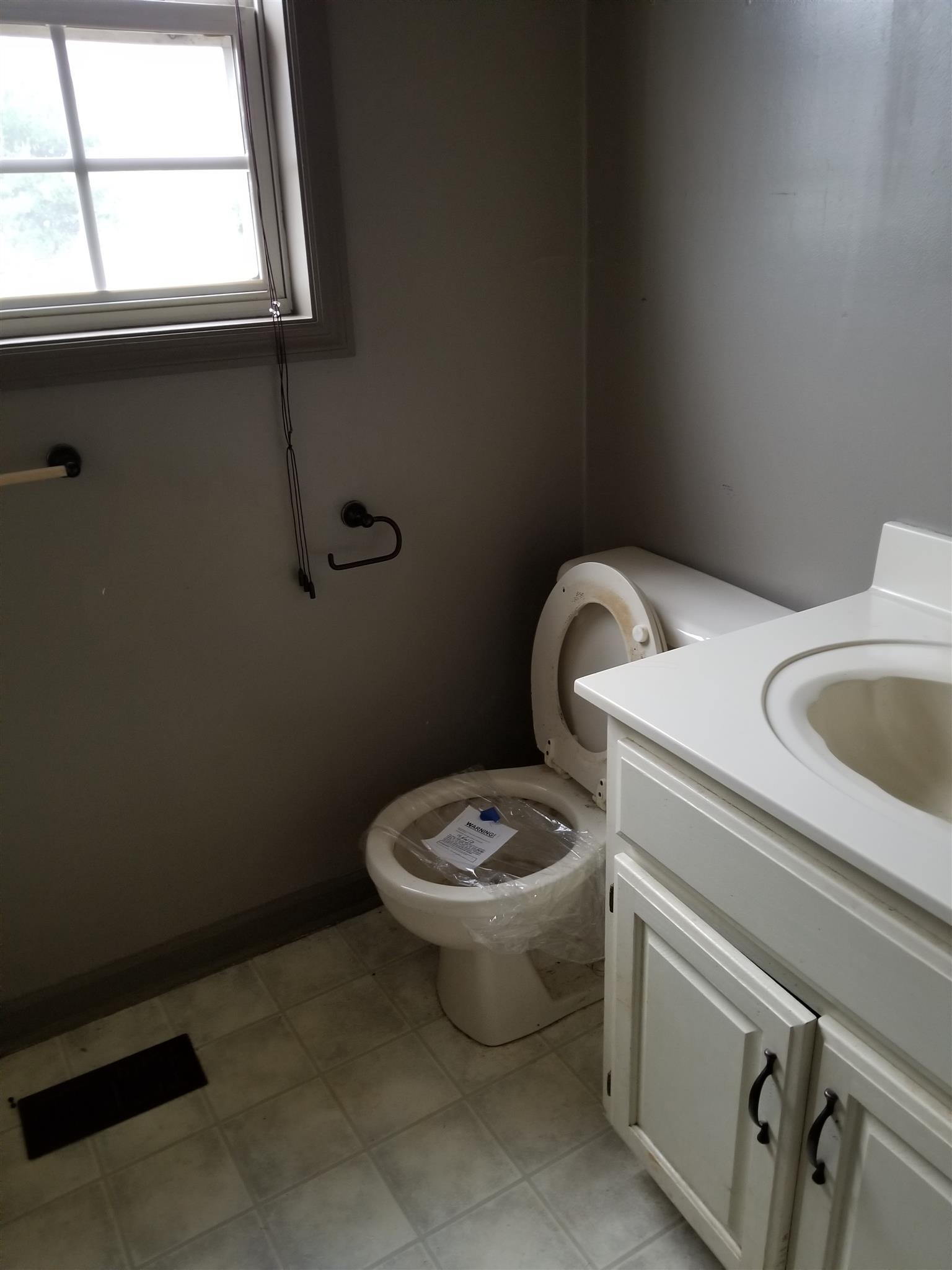1474 Maple Grove Road Lafayette, TN 37083 - Photo 8 of 15 Master bath