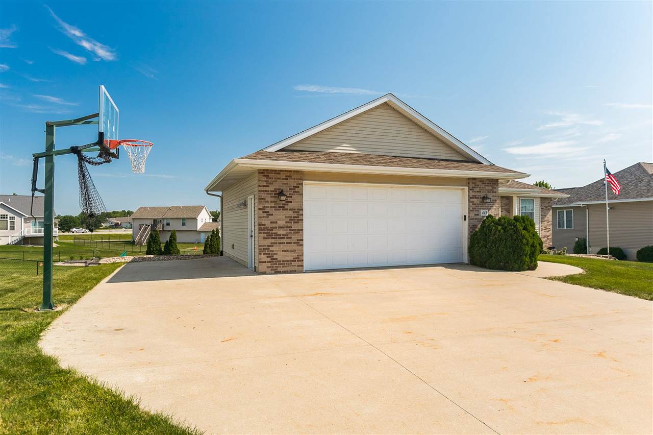 445 Prairie View Circle Fairfax, IA 52228 - Photo 3 of 42 Gallery Image 3