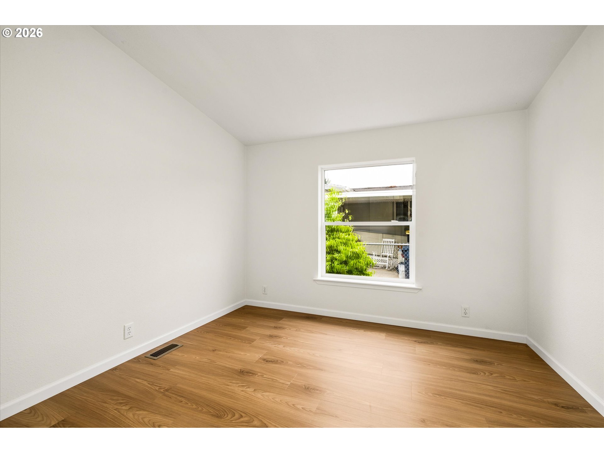 2242 Maia Loop Springfield, OR 97477 - Photo 24 of 32 Bedroom