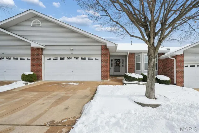$305,000 | 26 Bardstown Court, Unit 36C, St. Charles, MO 63303