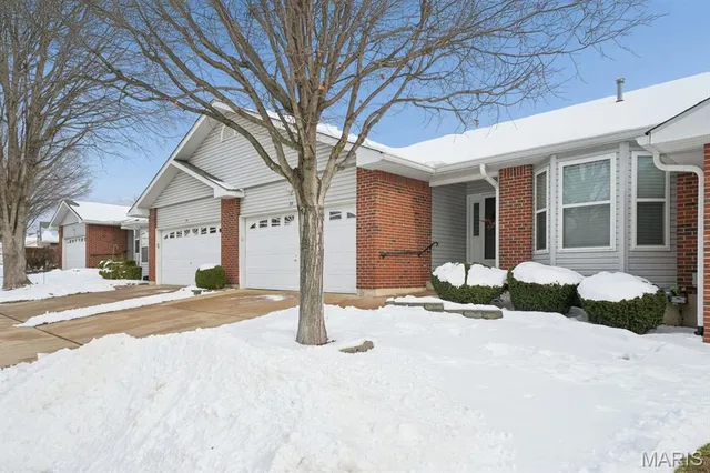 $305,000 | 26 Bardstown Court, Unit 36C, St. Charles, MO 63303