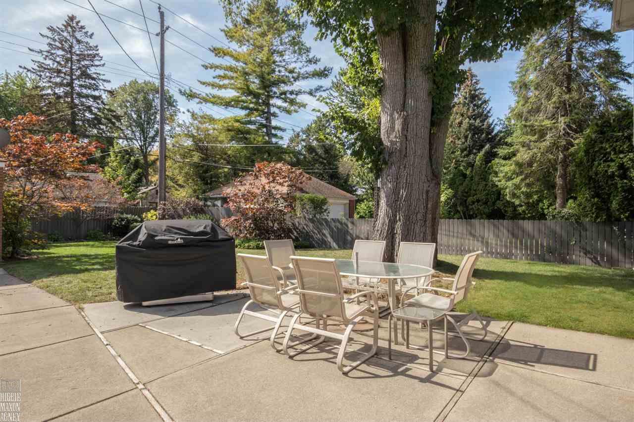 329 Ridgemont Road Grosse Pointe, MI 48236 - Photo 25 of 26 31332611-24.JPG