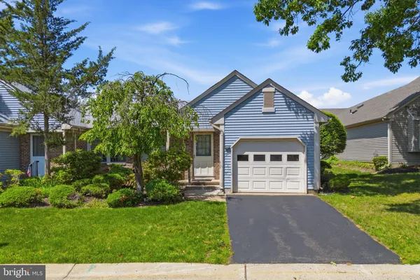 $364,900 | 9B Patrick Henry Court, Monroe Township, NJ 08831