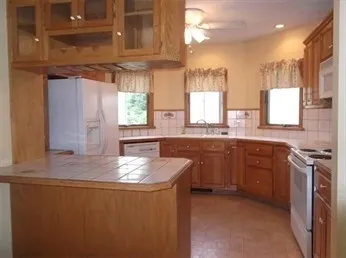 $2,400 | 44 Pine Hill Road, Worcester, MA 01604