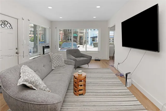 $3,999 | 326 Van Buren Street, Unit 326, Hollywood, FL 33019