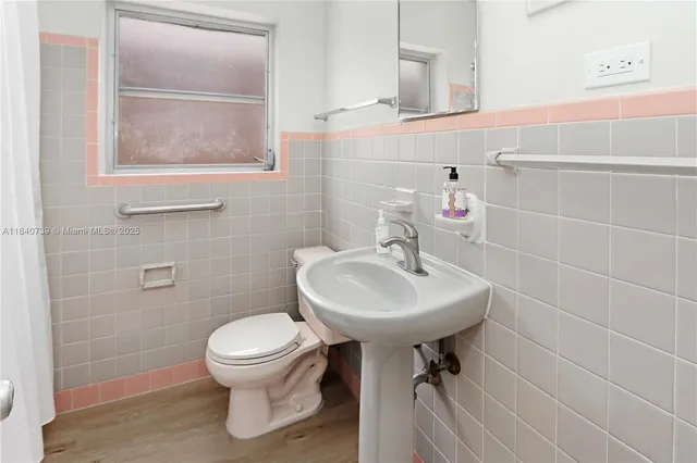 $3,999 | 326 Van Buren Street, Unit 326, Hollywood, FL 33019