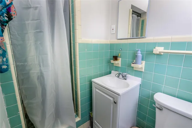 $3,999 | 326 Van Buren Street, Unit 326, Hollywood, FL 33019