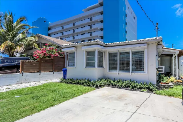 $3,999 | 326 Van Buren Street, Unit 326, Hollywood, FL 33019