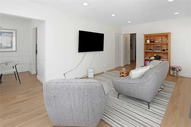 $3,999 | 326 Van Buren Street, Unit 326, Hollywood, FL 33019