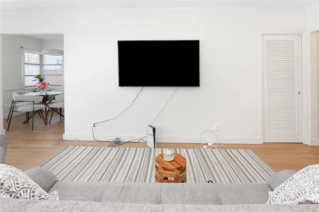 $3,999 | 326 Van Buren Street, Unit 326, Hollywood, FL 33019