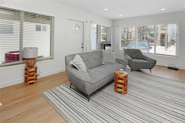 $3,999 | 326 Van Buren Street, Unit 326, Hollywood, FL 33019