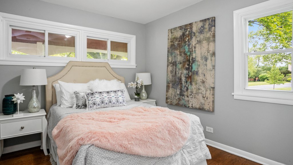 2803 Perry Road Flossmoor, IL 60422 - Photo 22 of 31 a bedroom with a large bed and a window