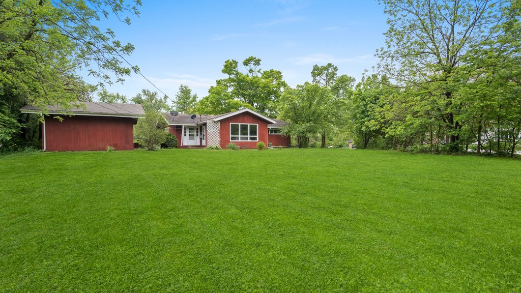 2803 Perry Road Flossmoor, IL 60422 - Photo 29 of 31 a house view with a garden space