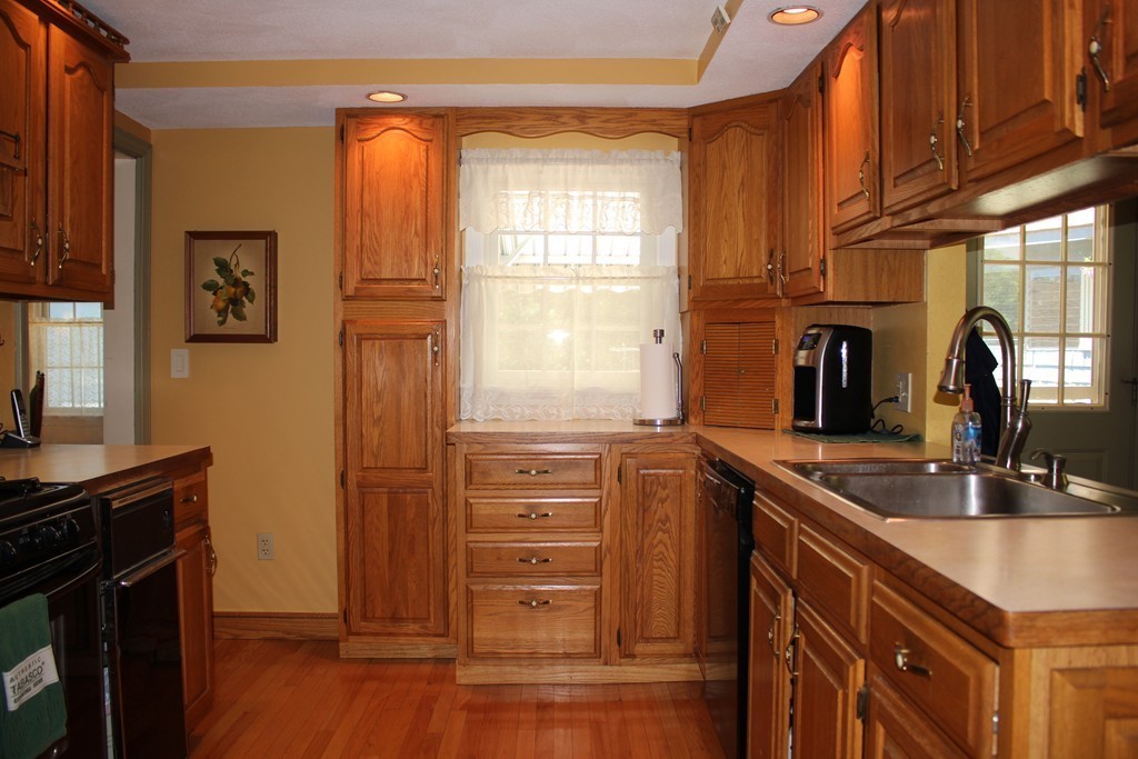 85 Van Norden Road Reading, MA 01867 - Photo 6 of 23 Gallery Image 6