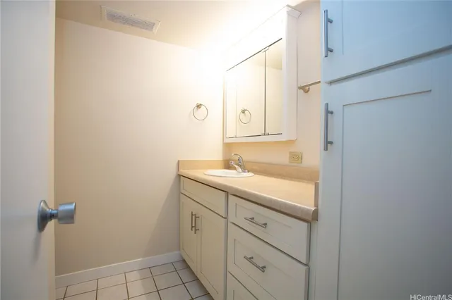 $3,100 | 2533 Ala Wai Boulevard, Unit 702, Honolulu, HI 96815