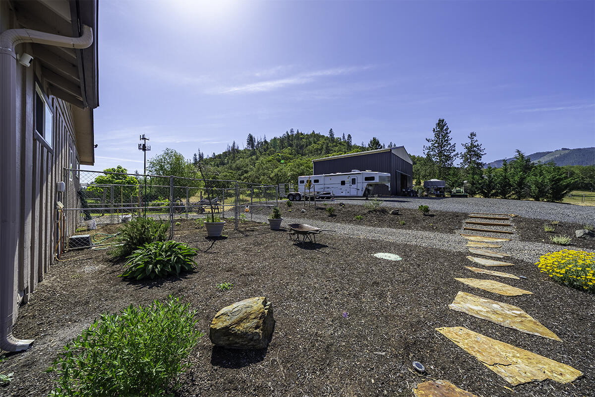 5388 Kane Creek Road Central Point, OR 97502 - Photo 22 of 48 DSC02013-HDR-Edit