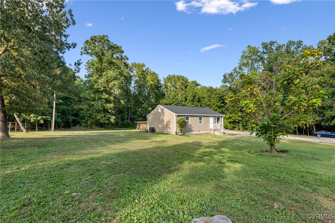 8600 Hickory Road Petersburg, VA 23803 - Photo 5 of 28 View of yard