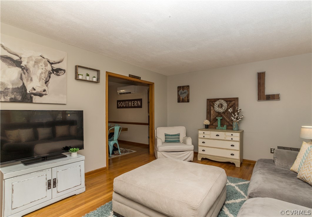 208 Wootton Road Sandston, VA 23150 - Photo 5 of 27 Gallery Image 5