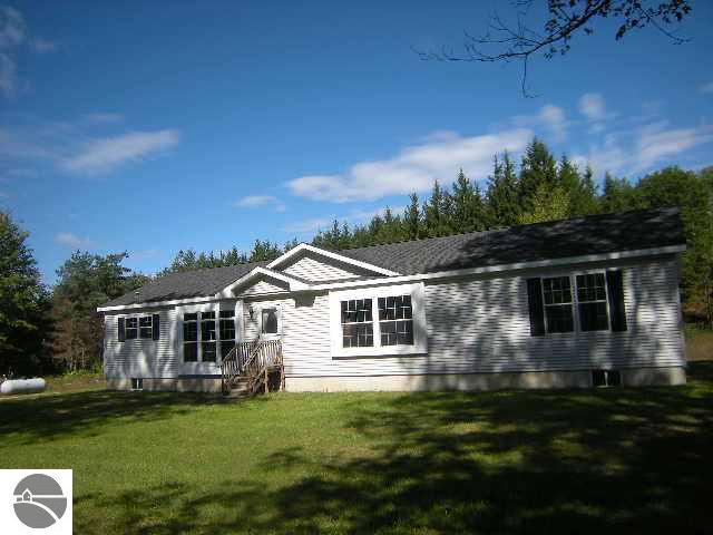 2495 Hoosier Valley Road Traverse City, MI 49685 - Photo 2 of 14 1720539-1.JPG