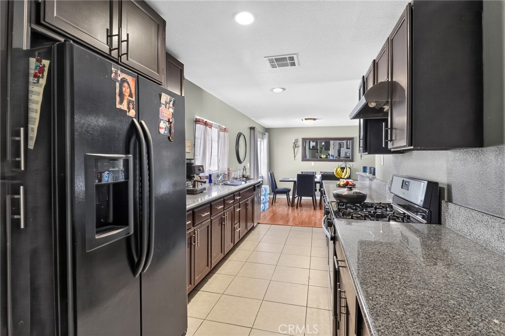 13477 Rancherias Road Apple Valley, CA 92308 - Photo 8 of 44
