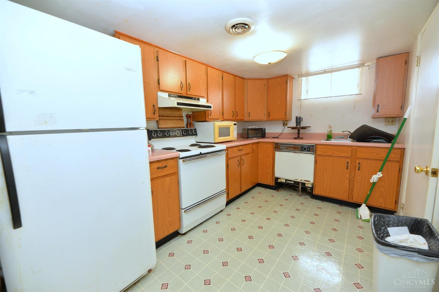 6801 Plainfield Road Silverton, OH 45236 - Photo 35 of 50