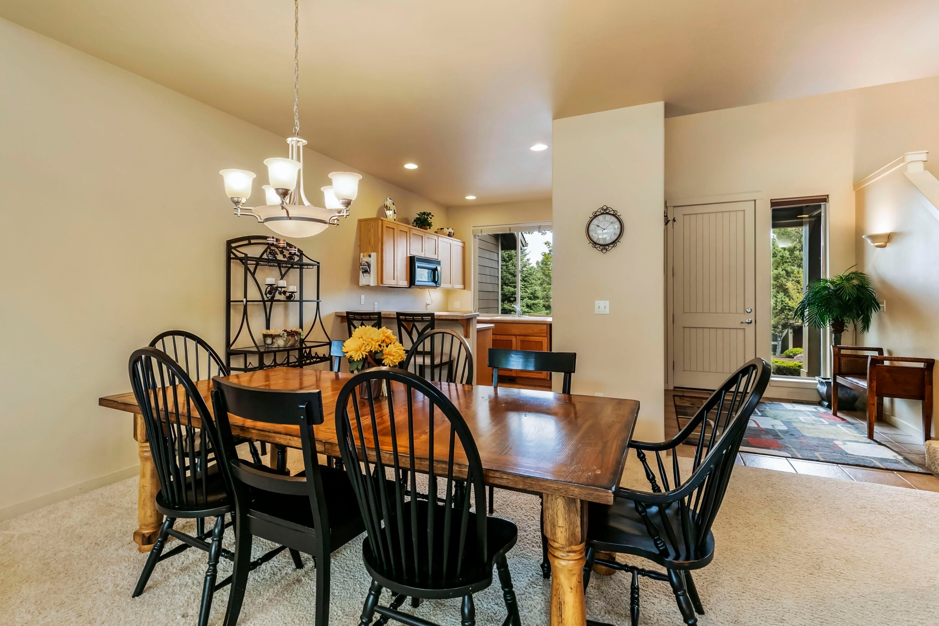 1417 Highland View Loop Redmond, OR 97756 - Photo 4 of 18 04