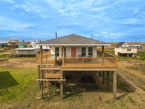 $427,000 | 1014 Treaty Drive, Surfside Beach, TX 77541