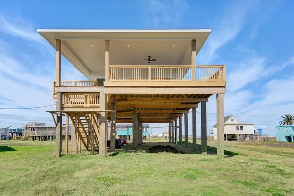 $427,000 | 1014 Treaty Drive, Surfside Beach, TX 77541