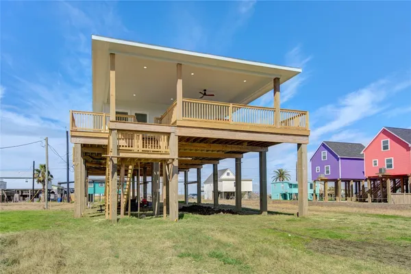 $427,000 | 1014 Treaty Drive, Surfside Beach, TX 77541