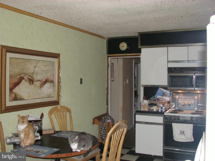 11039 Knights Road Philadelphia, PA 19154 - Photo 6 of 10 Kitchen