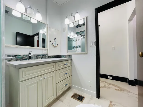 $3,450 | 3225 Locust Street, Riverside, CA 92501