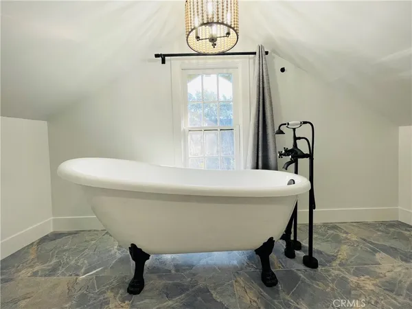 $3,450 | 3225 Locust Street, Riverside, CA 92501