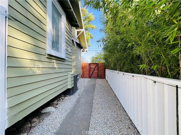 $3,450 | 3225 Locust Street, Riverside, CA 92501
