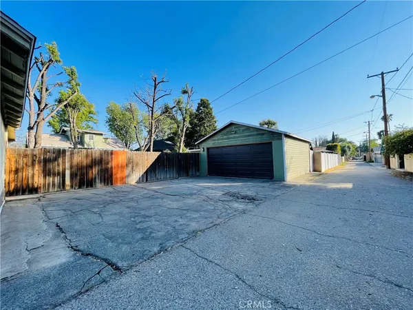 $3,450 | 3225 Locust Street, Riverside, CA 92501