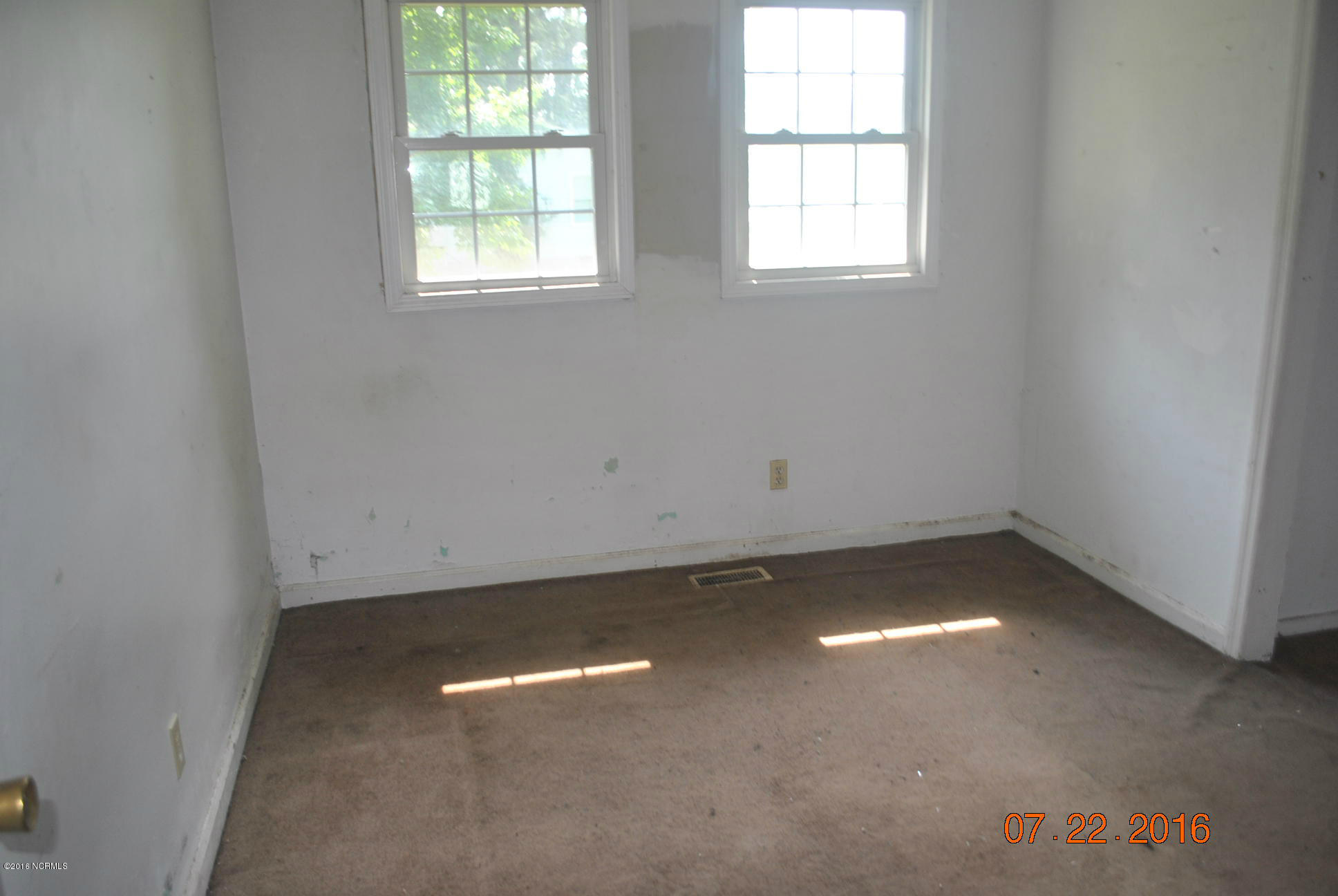 708 Country Club Road Jacksonville, NC 28546 - Photo 5 of 8 DSC_0760