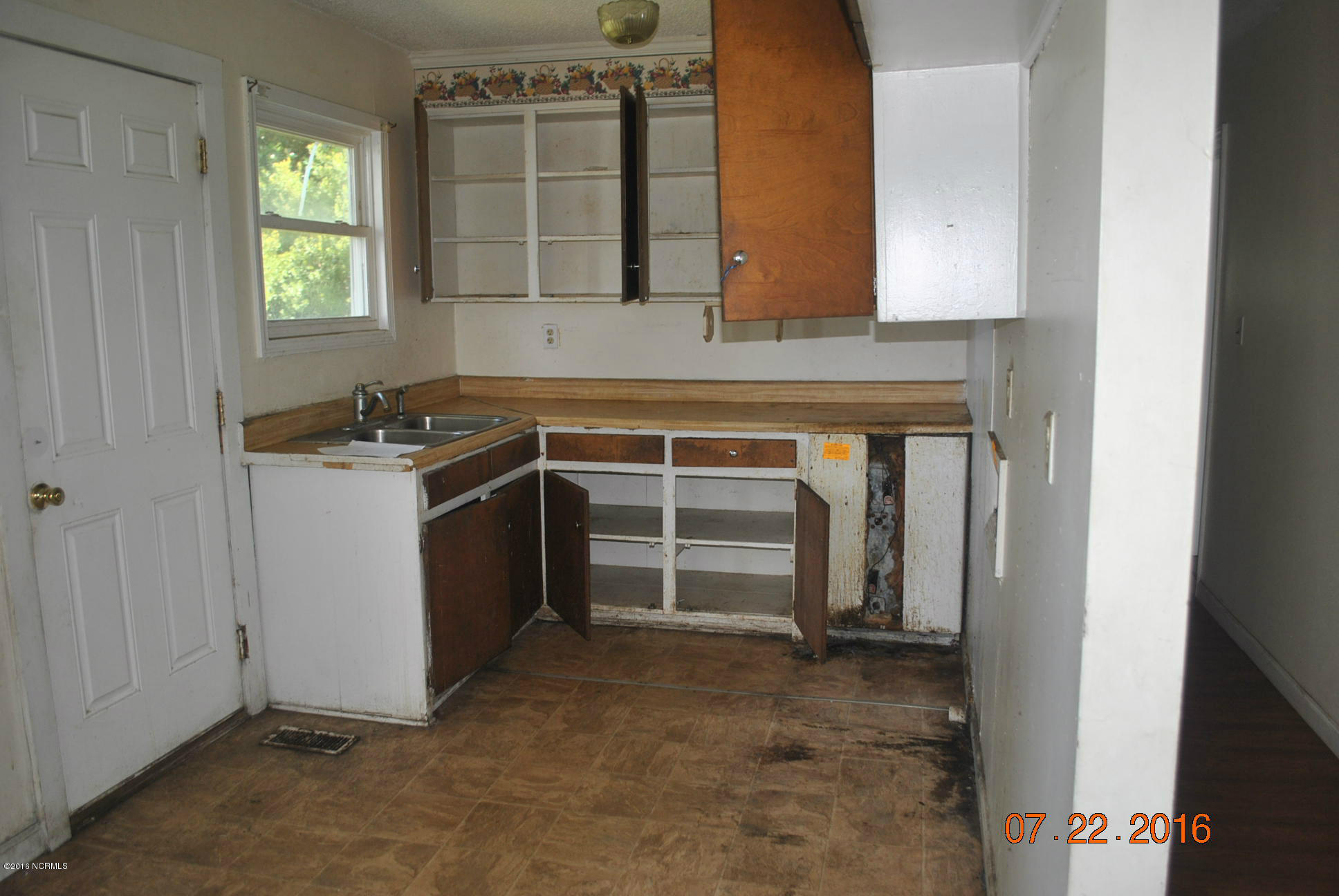 708 Country Club Road Jacksonville, NC 28546 - Photo 6 of 8 DSC_0758