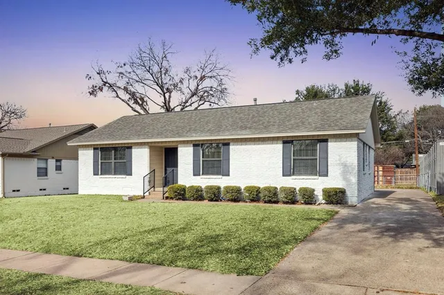 a front view of house with yard