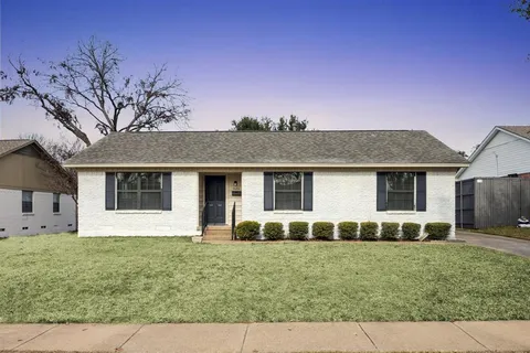 a front view of house with yard