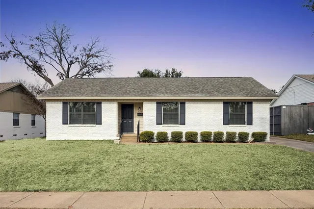 a front view of house with yard