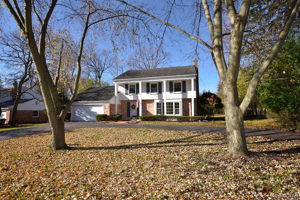 32855 Old Post Road Franklin, MI 48025 - Photo 2 of 36
