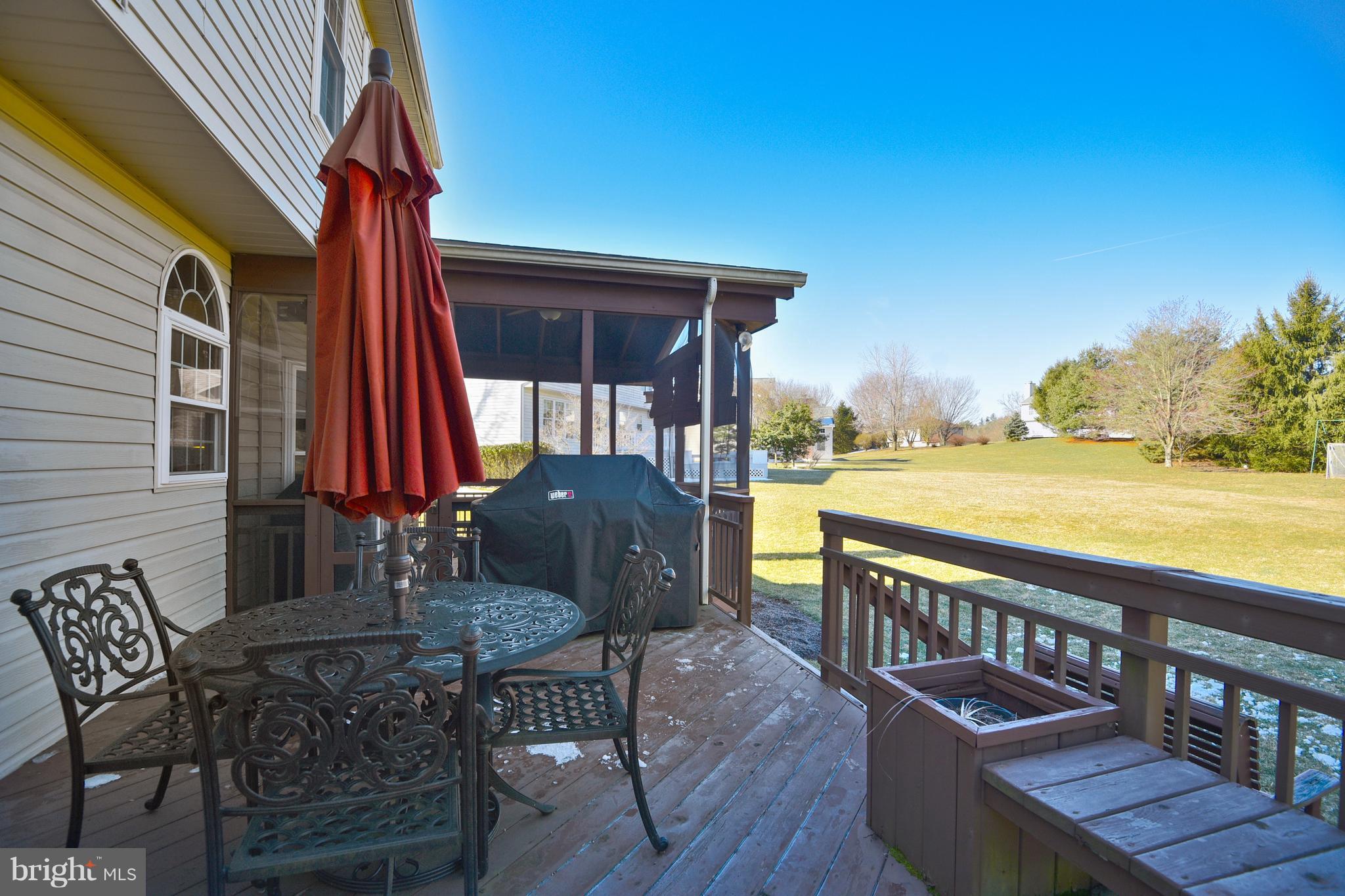 6 Ruffed Grouse Court Towson, MD 21286 - Photo 14 of 30 Large deck with built in bench