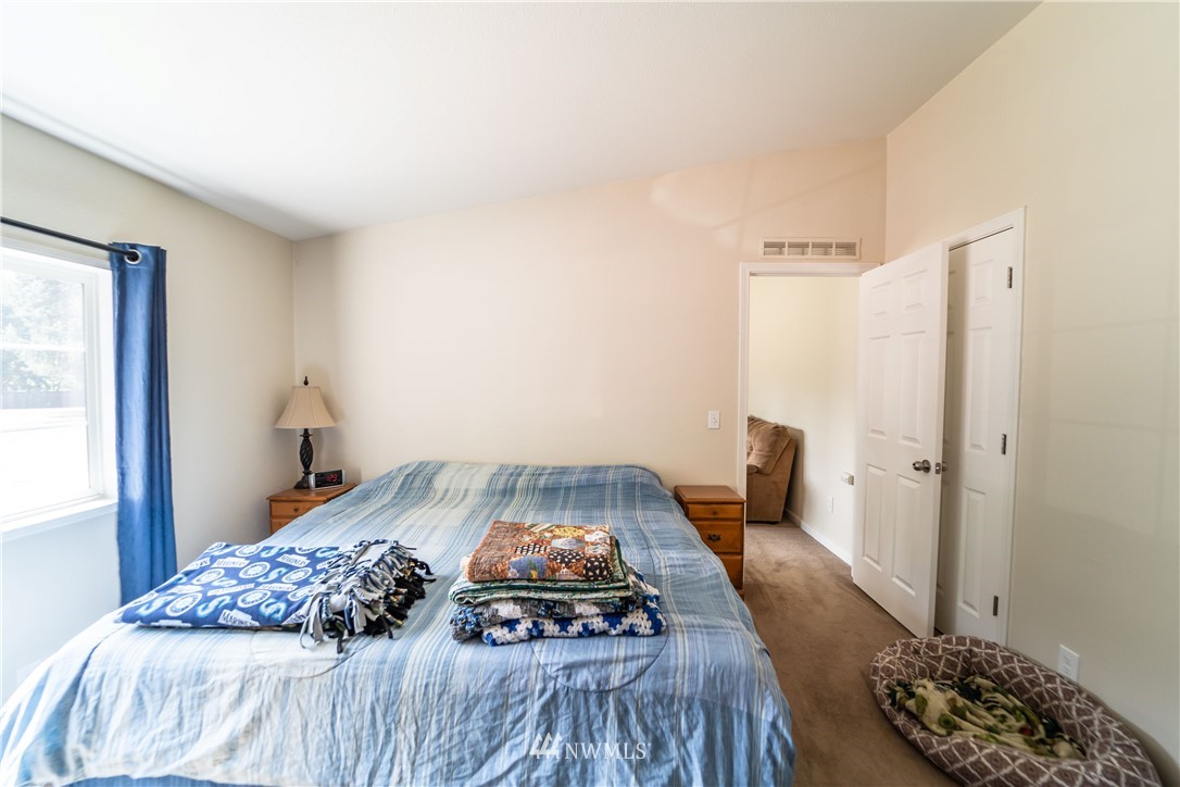 289 Antrim Road Winlock, WA 98596 - Photo 13 of 30 a bedroom with a bed and a dresser