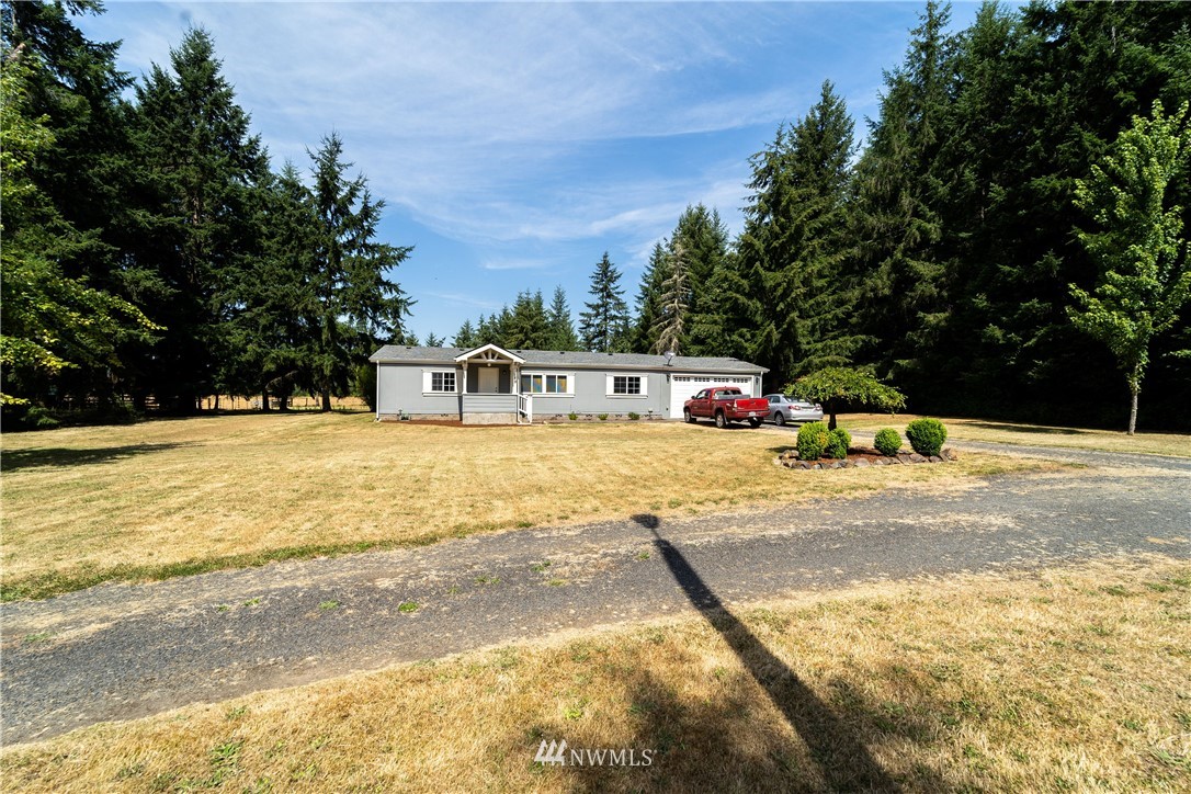 289 Antrim Road Winlock, WA 98596 - Photo 25 of 30 a swimming pool with trees in the background