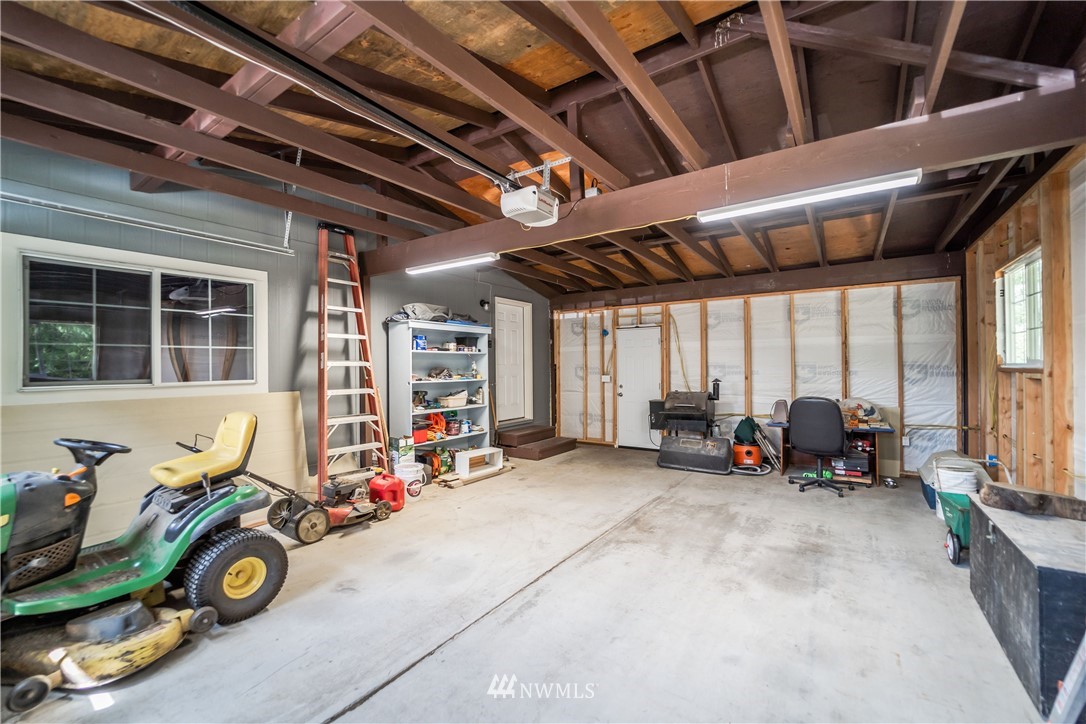 289 Antrim Road Winlock, WA 98596 - Photo 30 of 30 a view of a room with gym equipment