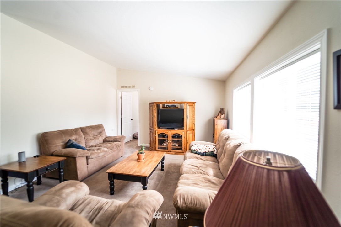 289 Antrim Road Winlock, WA 98596 - Photo 7 of 30 a living room with furniture and wooden floor