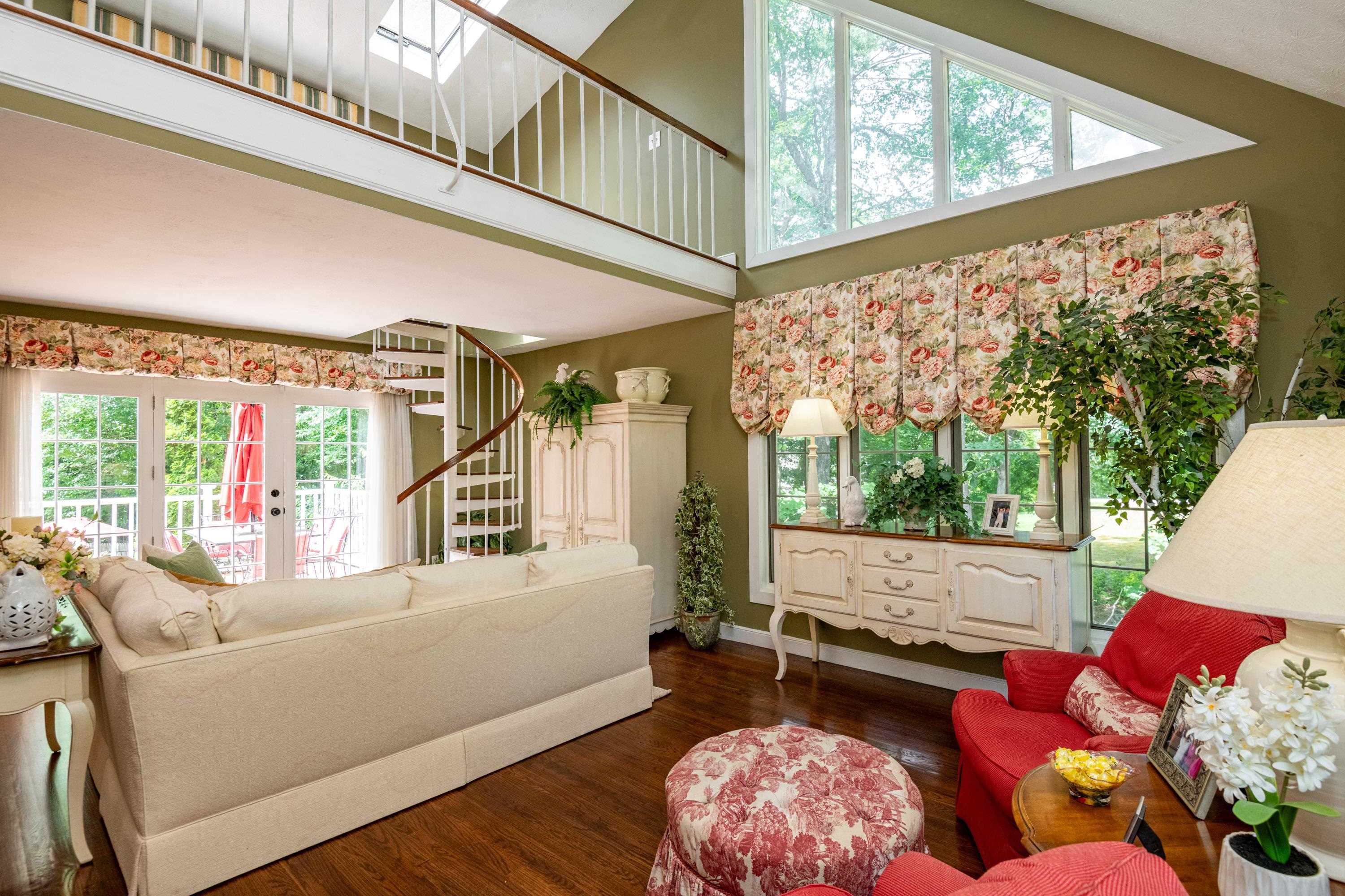 8 Coventry Lane Derry, NH 03038 - Photo 23 of 60