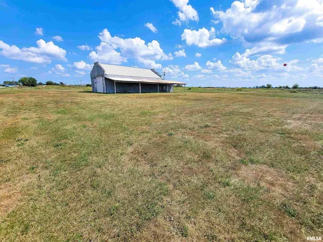 $195,000 | 11044 Old Highway 50, Flora, IL 62839
